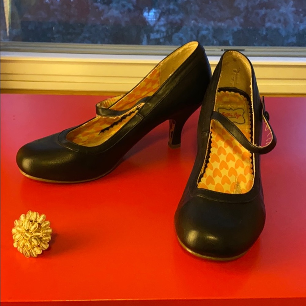 Cute retro style mary jane heels